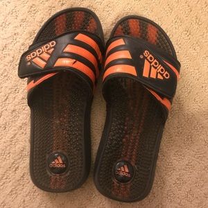 adidas Shoes - preloved super comfy adidas slides adidas Shoes - preloved super comfy adidas slides